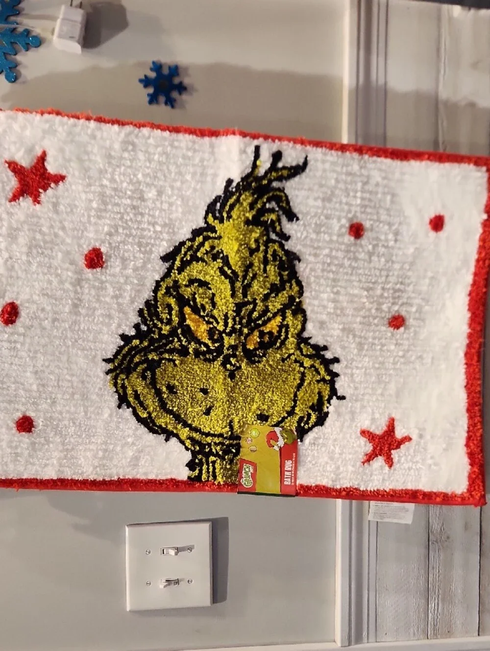 Dr. Seuss The Grinch White & Red Plush Bath Mat with Yellow Motif